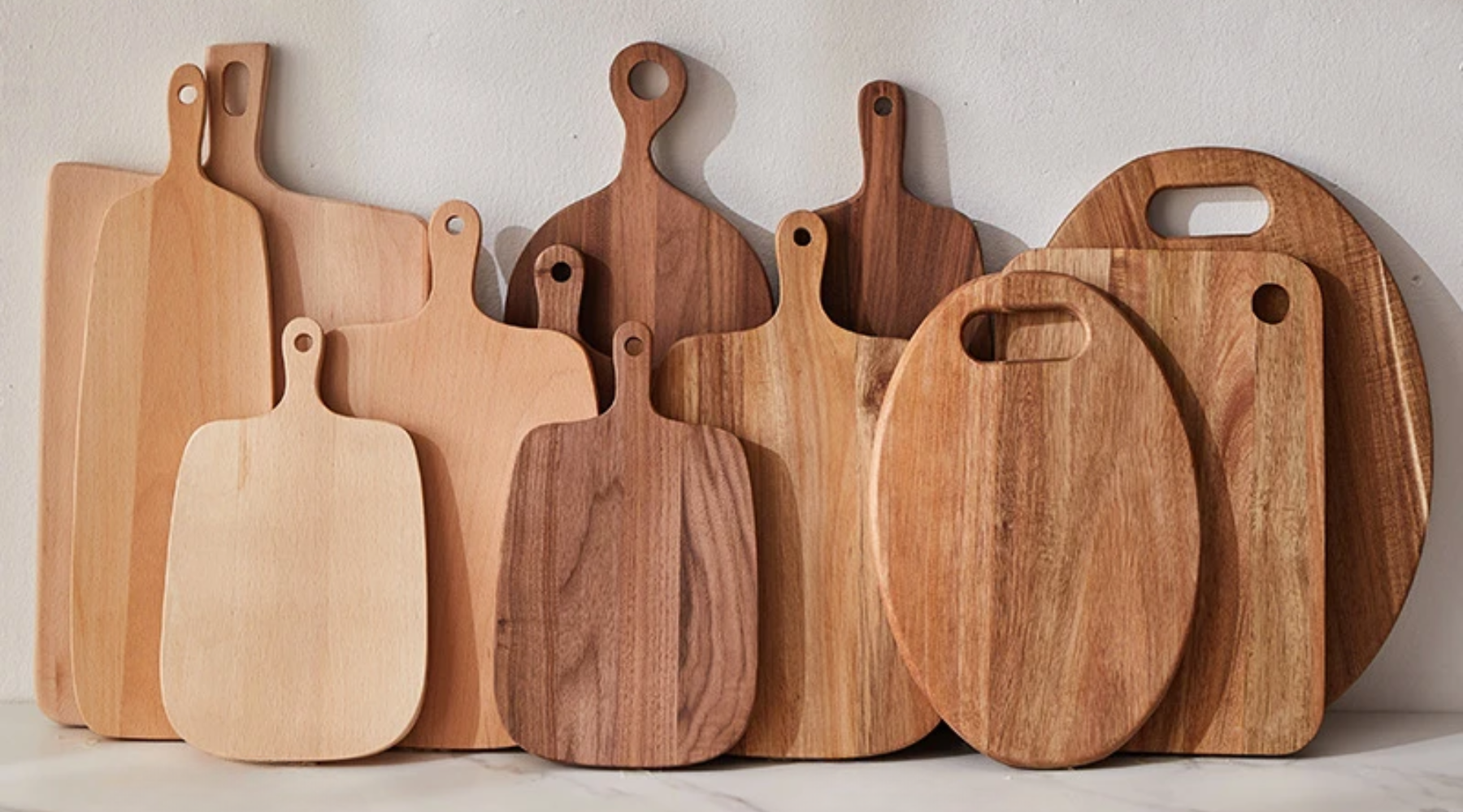 Advantages of Using Acacia Wood Products for Your Kitchen and Dining Needs