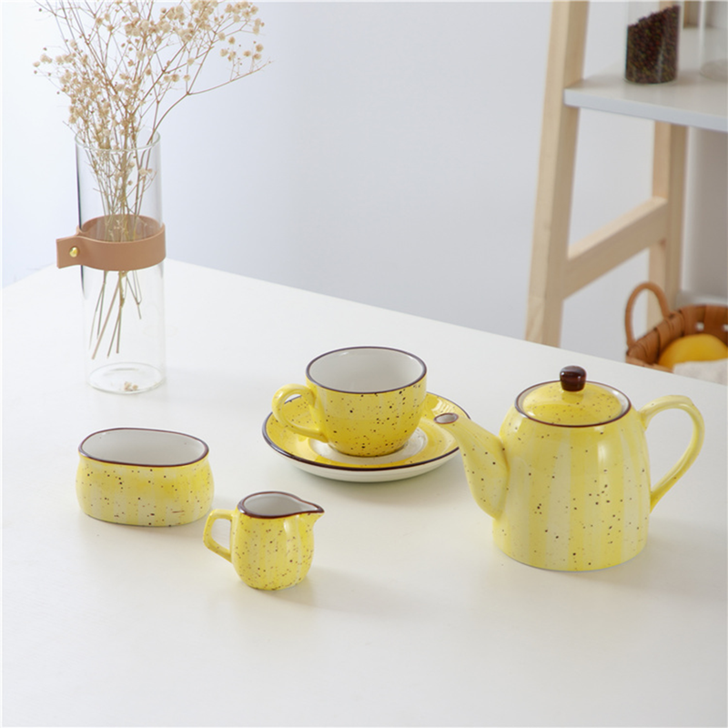 Porceletta Color Glaze Porcelain Creamer - Al Makaan Store